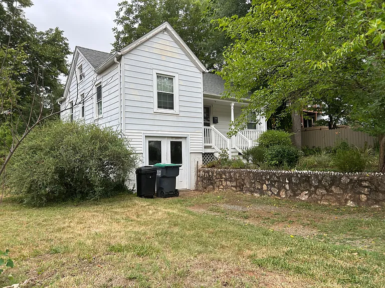 1327 Chesapeake St — Photo 2