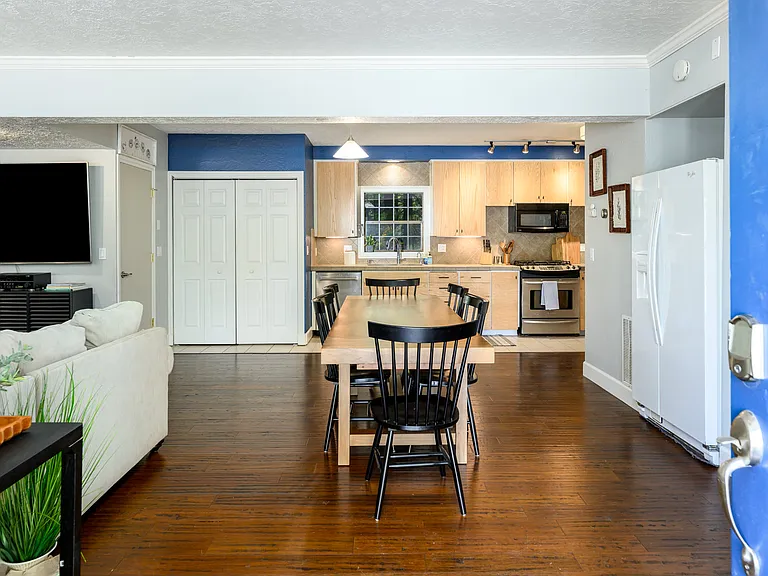 28505 SW Ladd Hill Rd — Photo 6