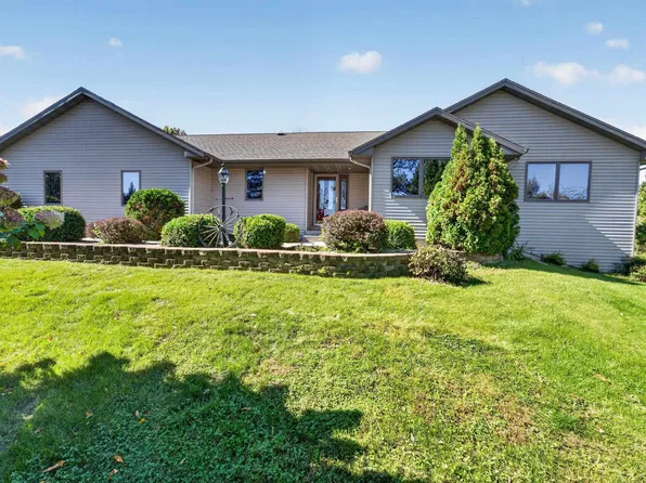 5701 N Ridge View Dr, Janesville, WI 53548
