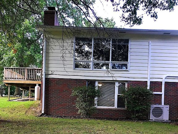 5th image of 147 Edgewood Dr