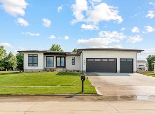 1845 Red Tail Dr, Waterloo, IA 50701