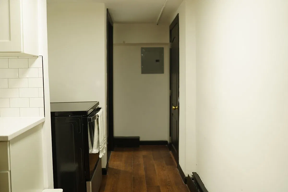 1 bed, 1.0 bath, 1000 sqft, $2,000 — Photo 2