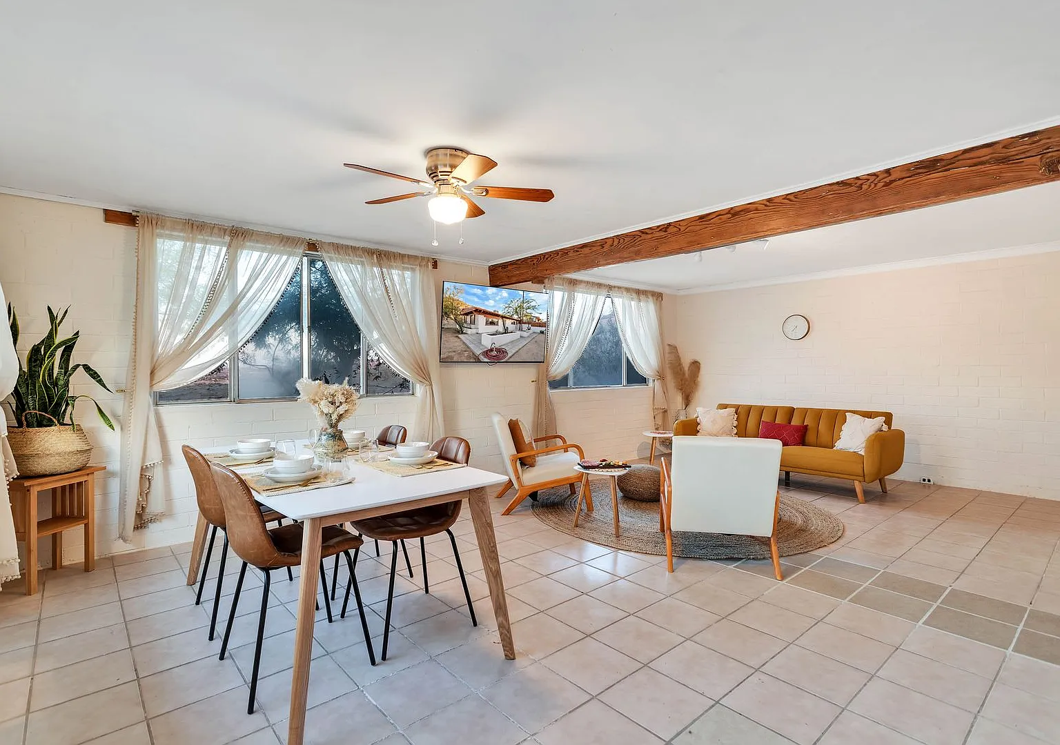 1 Bedroom - Fully Furnished - Hilltop Home w Views! - Free Internet — Photo 3