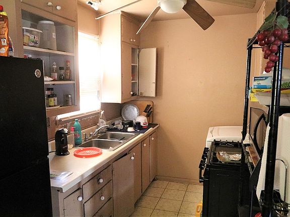 3rd image of 819 Seminole St