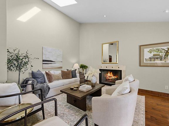 5th image of 977 Pratt Avenue