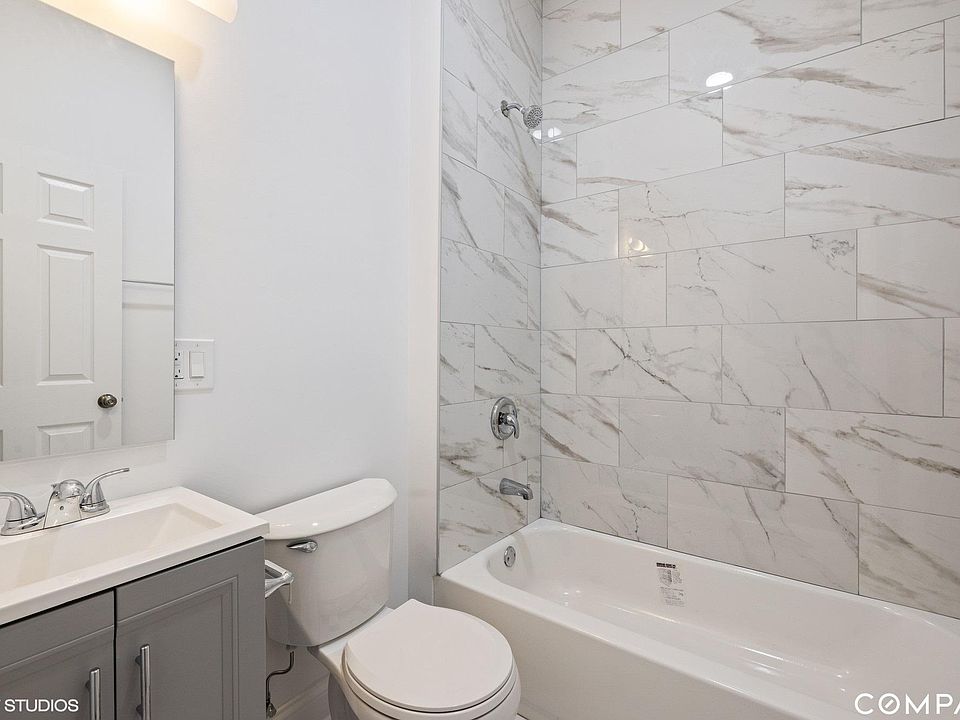 1st image of 2337 W Superior St APT 2R