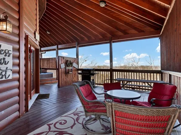 1084 Towering Oaks Dr, Sevierville, TN 37876