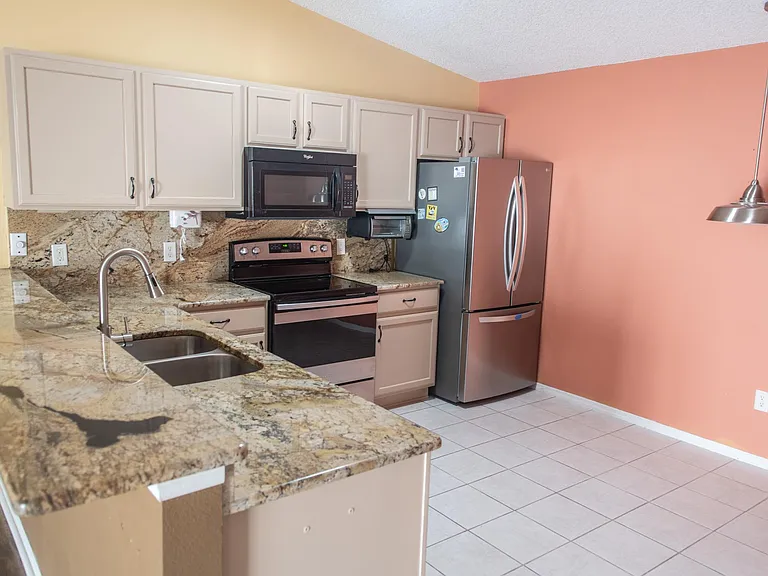2810 Barboza Dr — Photo 2
