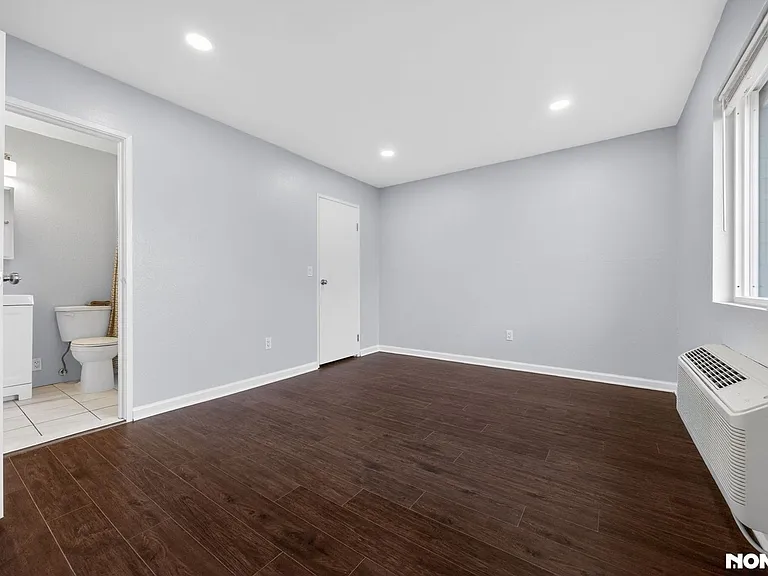 9 Vreeland Ave #3E — Photo 13