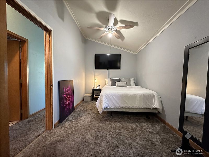 3rd image of 2745 NE Westshore Dr