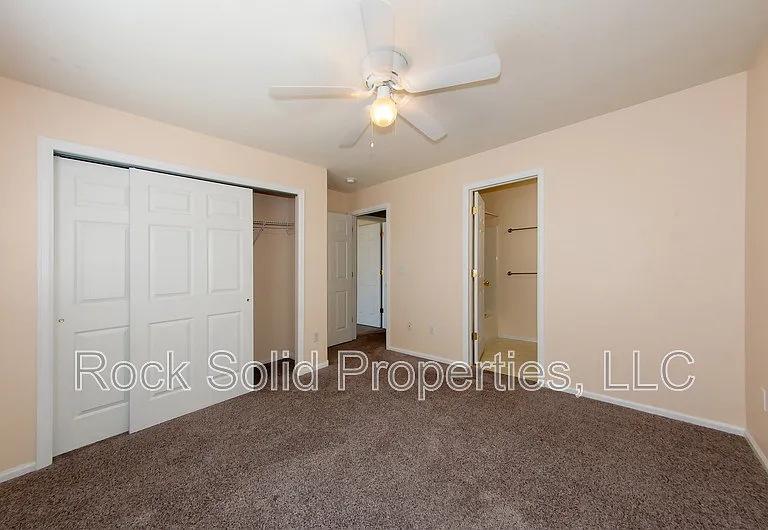 407 E 5th St — Photo 13
