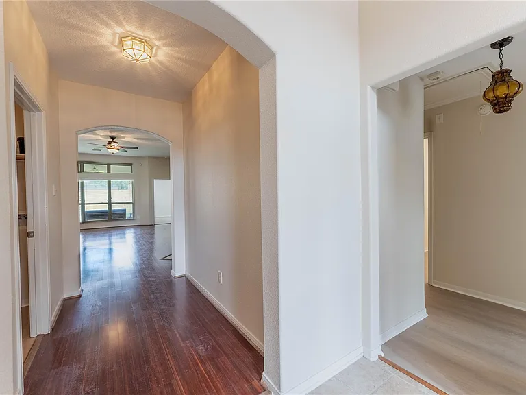 15334 Redbud Dale Ct — Photo 2