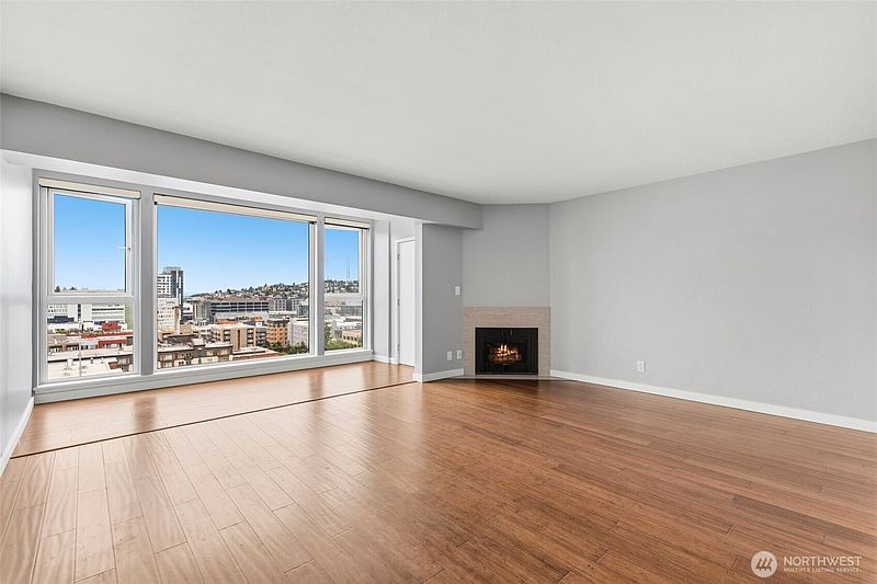 3rd image of 400 Melrose Avenue E #204