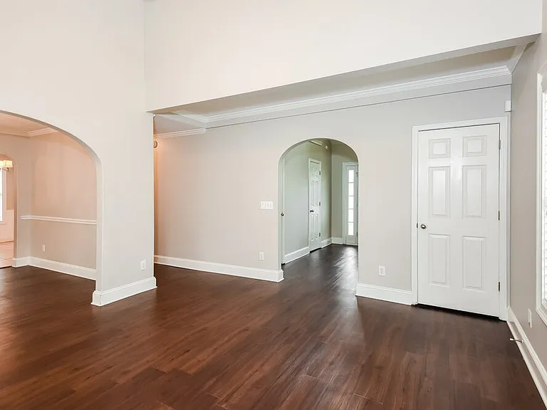 204 Providence Dr — Photo 5
