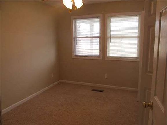 3rd image of 3079 Elaine Ave