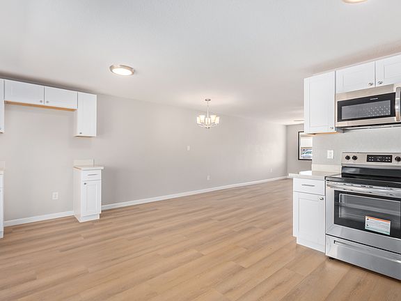 4th image of 3656 E Willow Ave