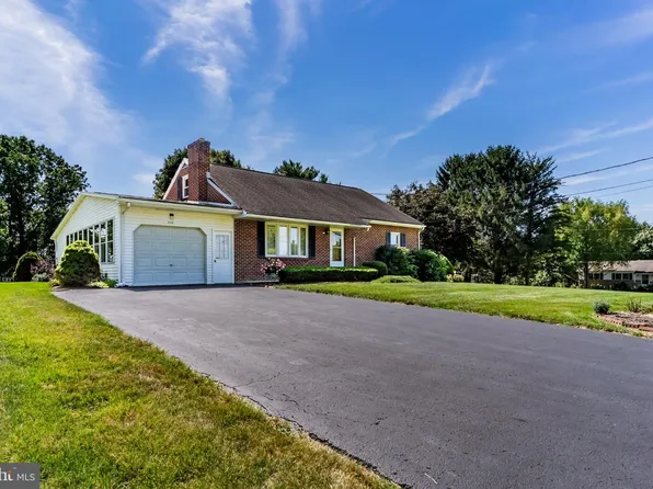 1249 Hillside Dr, Mechanicsburg, PA 17055