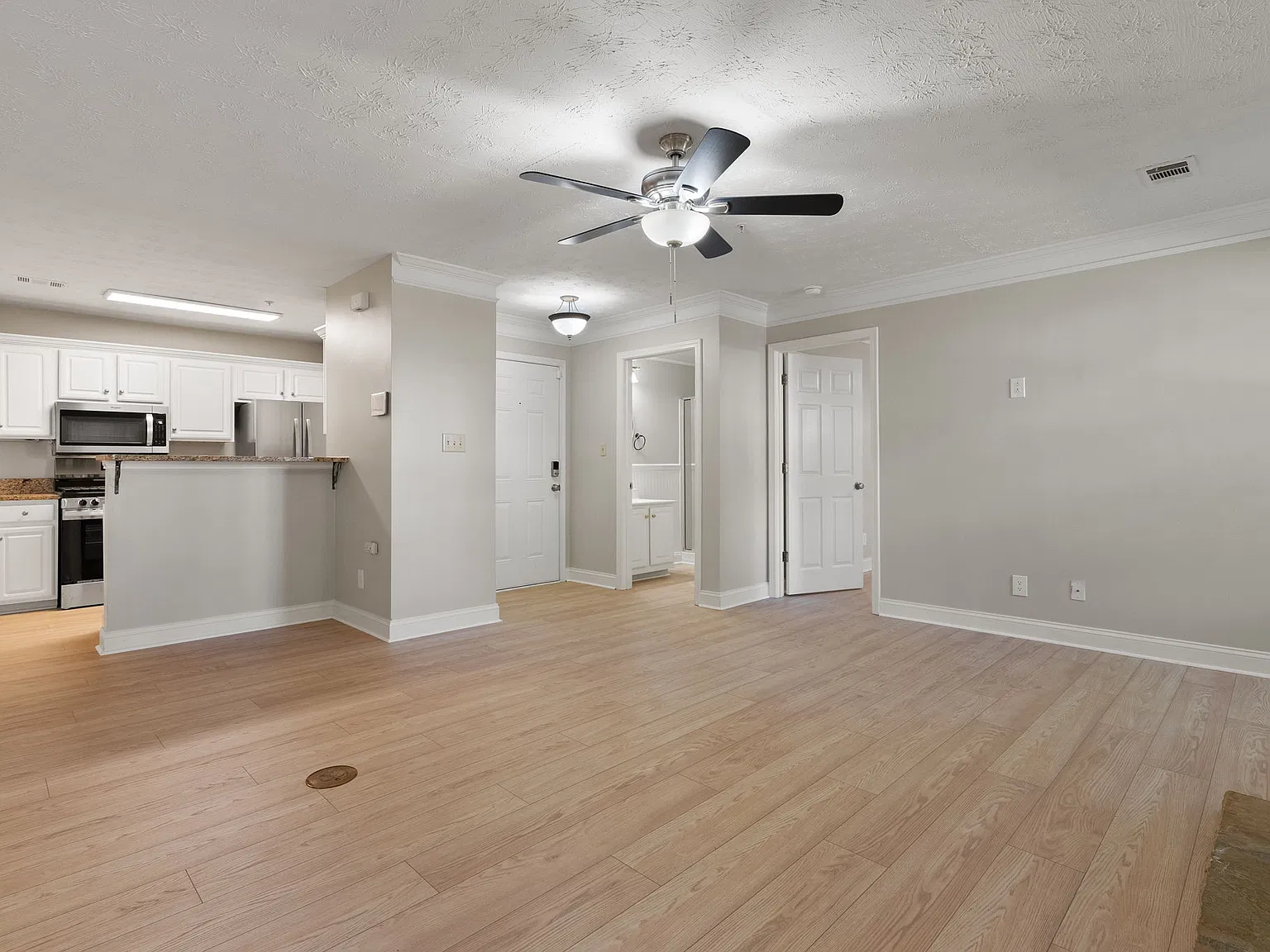 2 bed, 1200 sqft, $1,750 — Photo 2