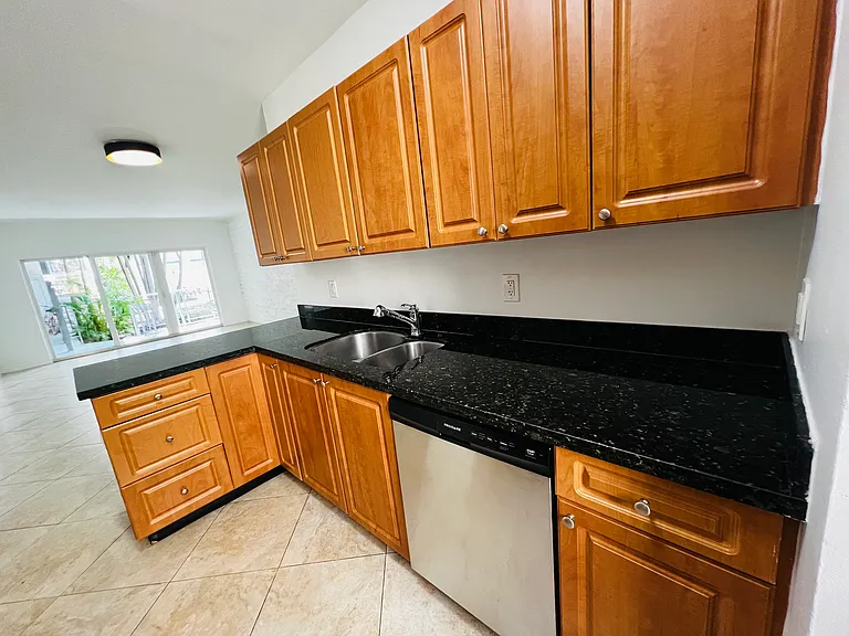 944 Bay Dr #12 — Photo 7