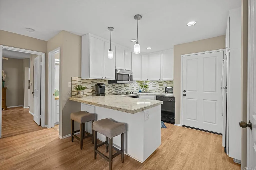 1 bed, 946 sqft, $6,000 — Photo 4