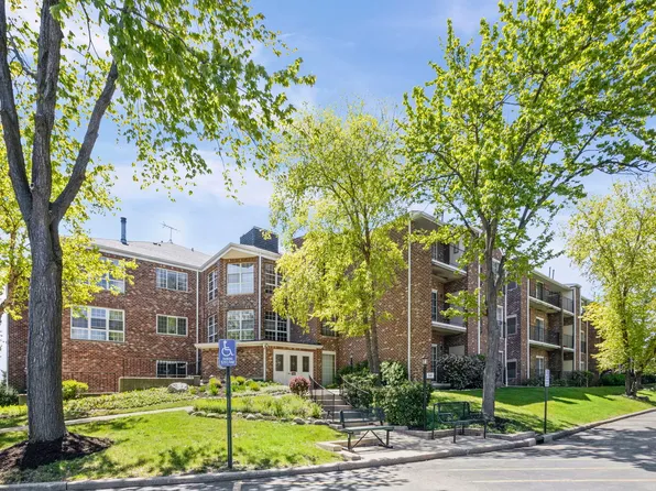 540 Biesterfield Rd #B314, Elk Grove Village, IL 60007