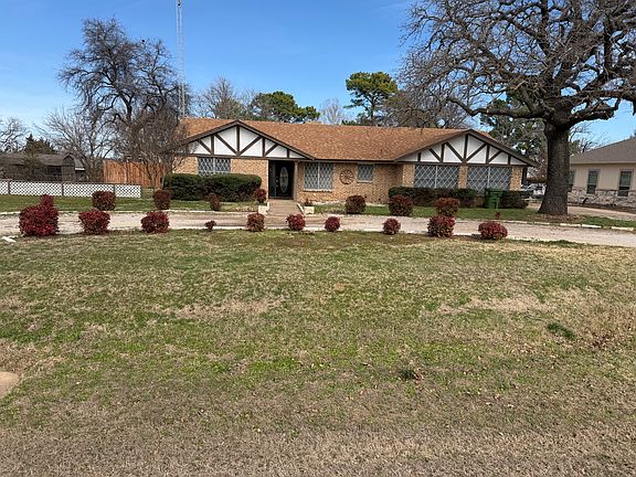 2nd image of 821 E Highway 199