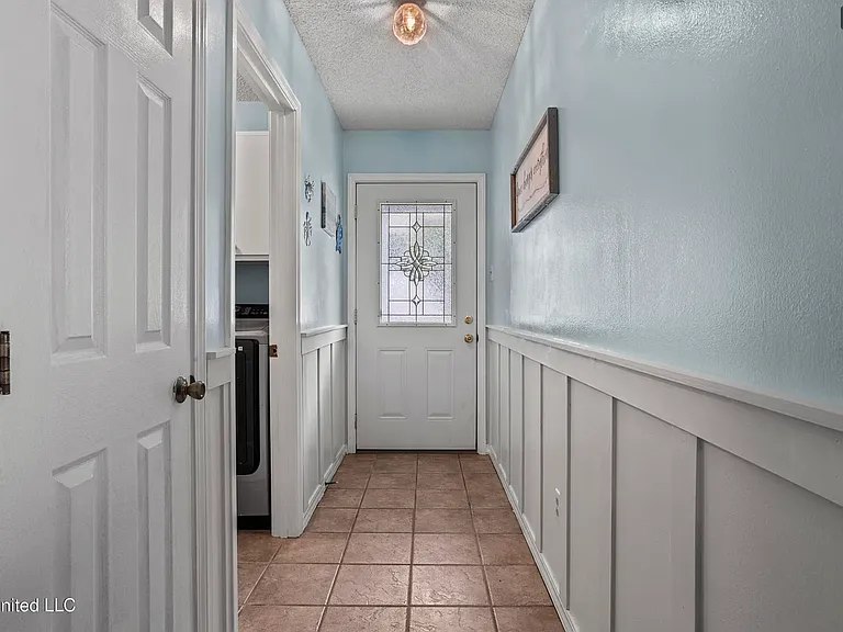 Briarfield Ave — Photo 19