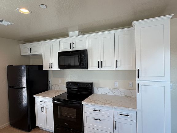5th image of 1096 Glass Ave