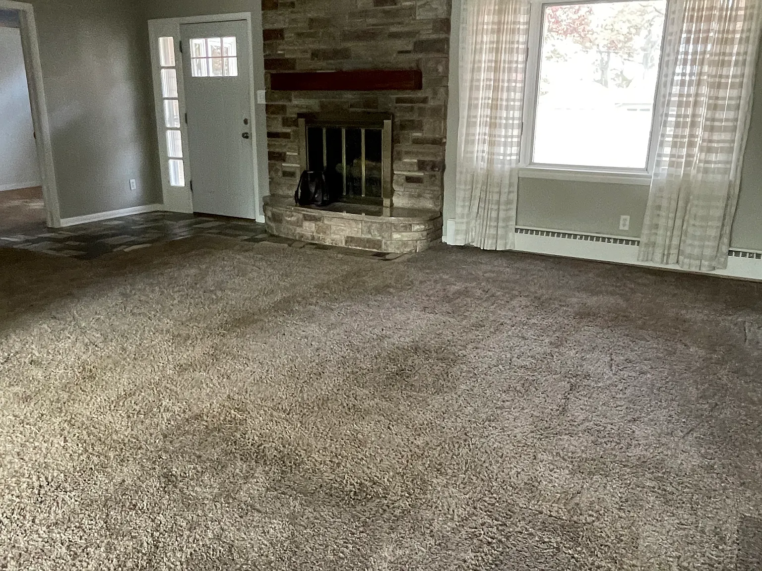 381 Ellendale Pkwy — Photo 3