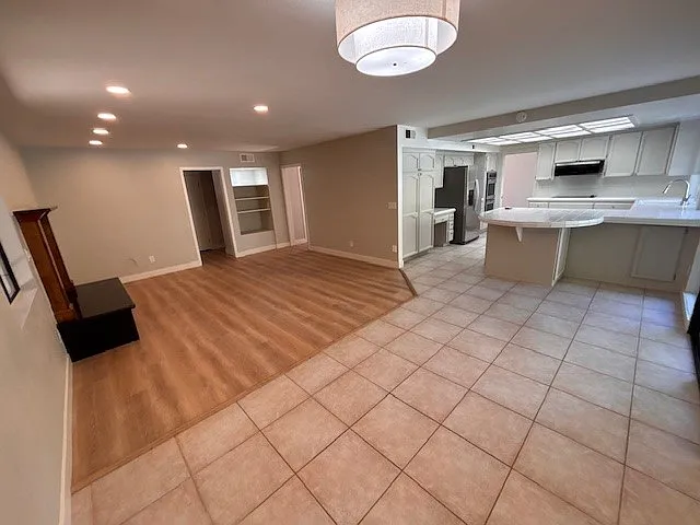 4 bed, 3.5 bath, 2450 sqft, $5,900 — Photo 3