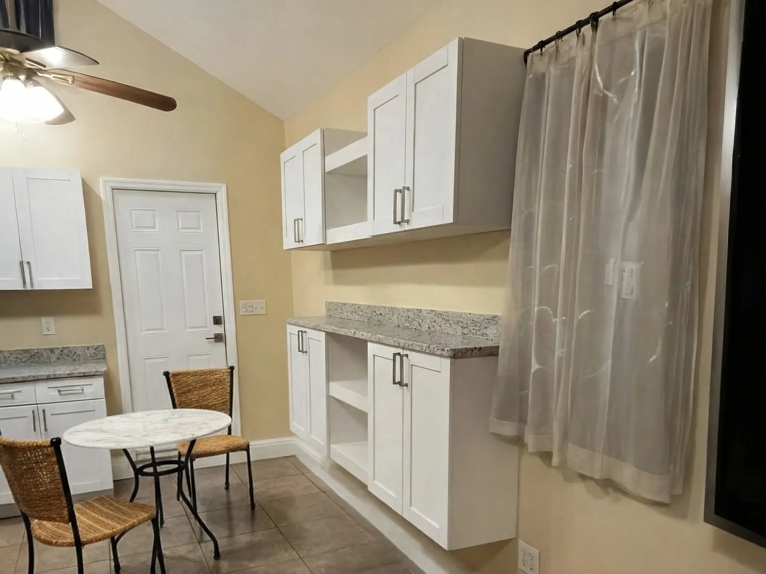 Studio, 484 sqft, $1,895 — Photo 3