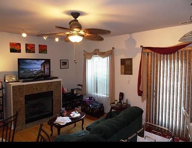 2nd image of 825 E 41st St APT 3B