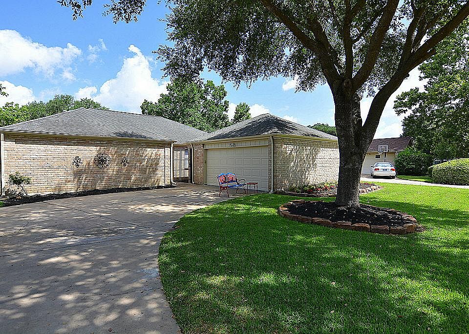 1st image of 15802 Boulder Oaks Dr