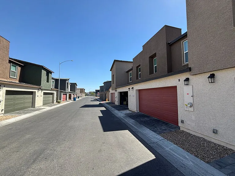 6173 Hibuscus Garden St — Photo 16