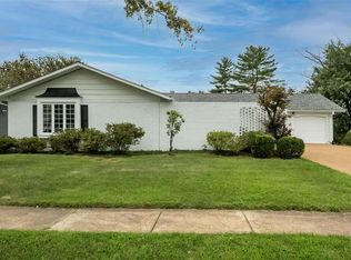 369 Greenmore Dr, Ballwin, MO 63011