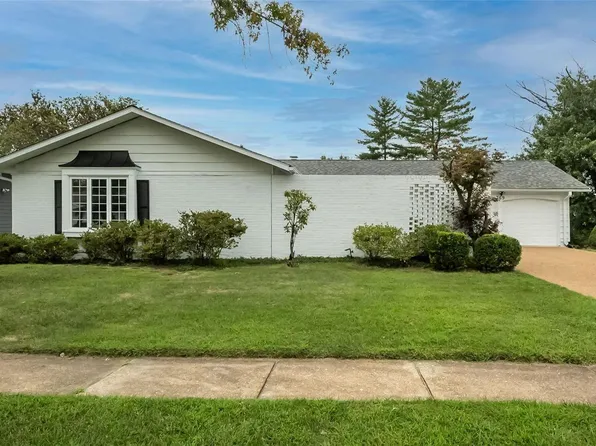 369 Greenmore Dr, Ballwin, MO 63011