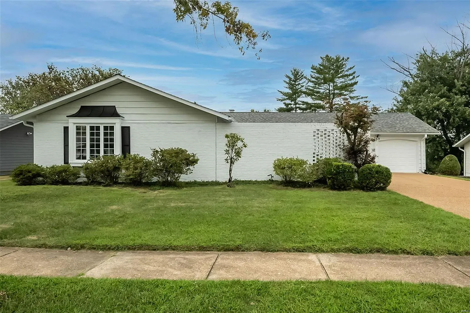 369 Greenmore Dr photo 1