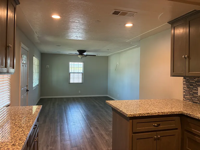 2040 Edwards Ave — Photo 11