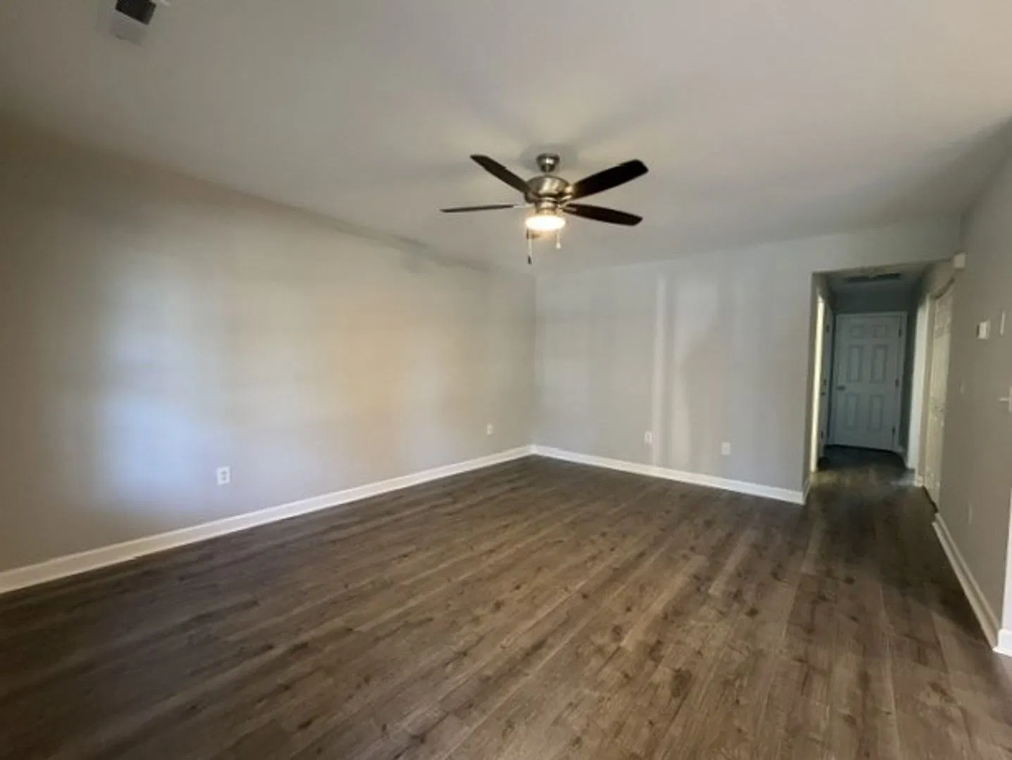 ~~ Pretty 2-bedroom updated duplex in Burlington ~~ — Photo 2