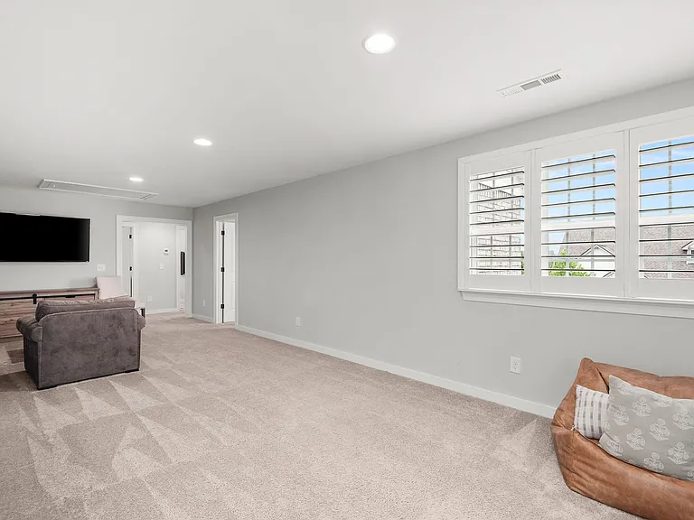 812 Plowson Rd — Photo 8