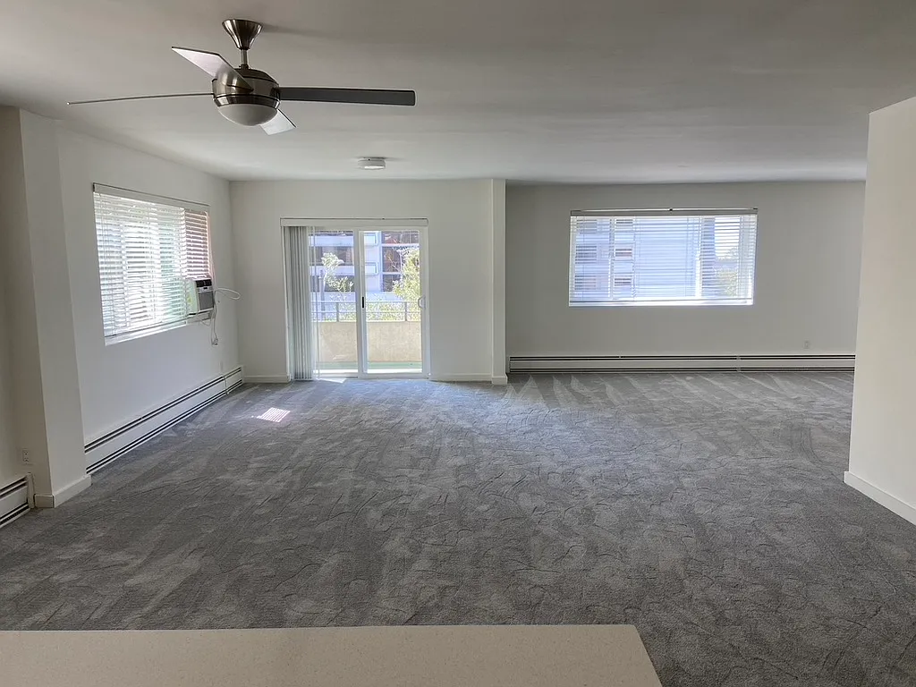 Princess Apartments - 301 — Photo 4