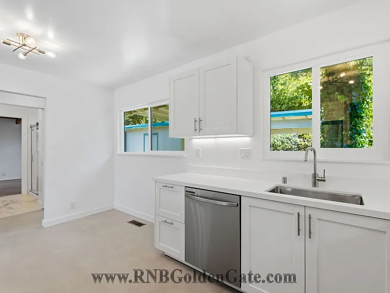 958 Greenhill Rd — Photo 5