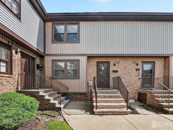 136 Highview Dr, Woodbridge, NJ 07095