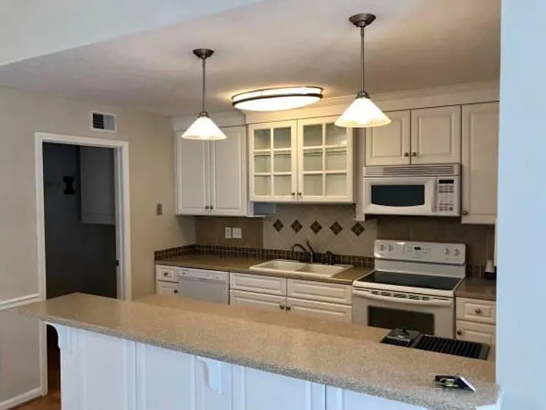 3813 Chamberlain Ln #A — Photo 3