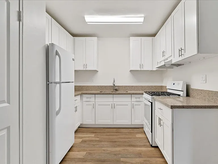 3905 S Stevely Ave #8 — Photo 6