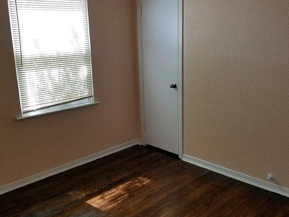 4th image of 2724 Rosemont St