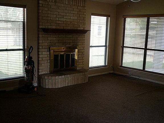 4th image of 410 Kingwood Dr
