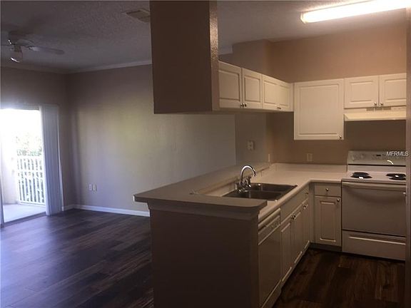 4th image of 823 Arbor Lakes Cir