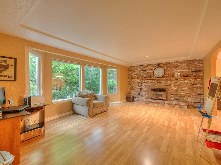 303 Point Fosdick Pl NW — Photo 4