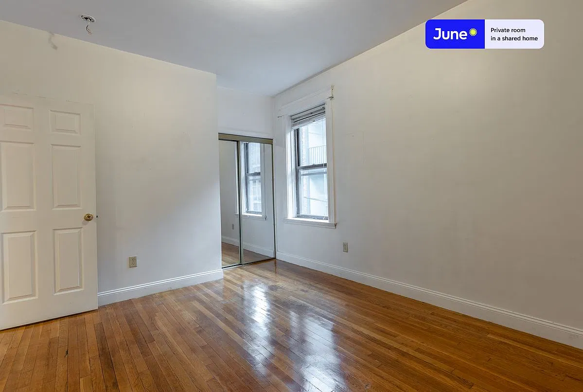 Queen bedroom in 4 bed/2 bath home in Brighton #368 C — Photo 2